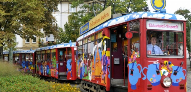 Straßenbahn als fahrende Apfelweinkneipe , Credit: © #visitfrankfurt, Holger Ullmann