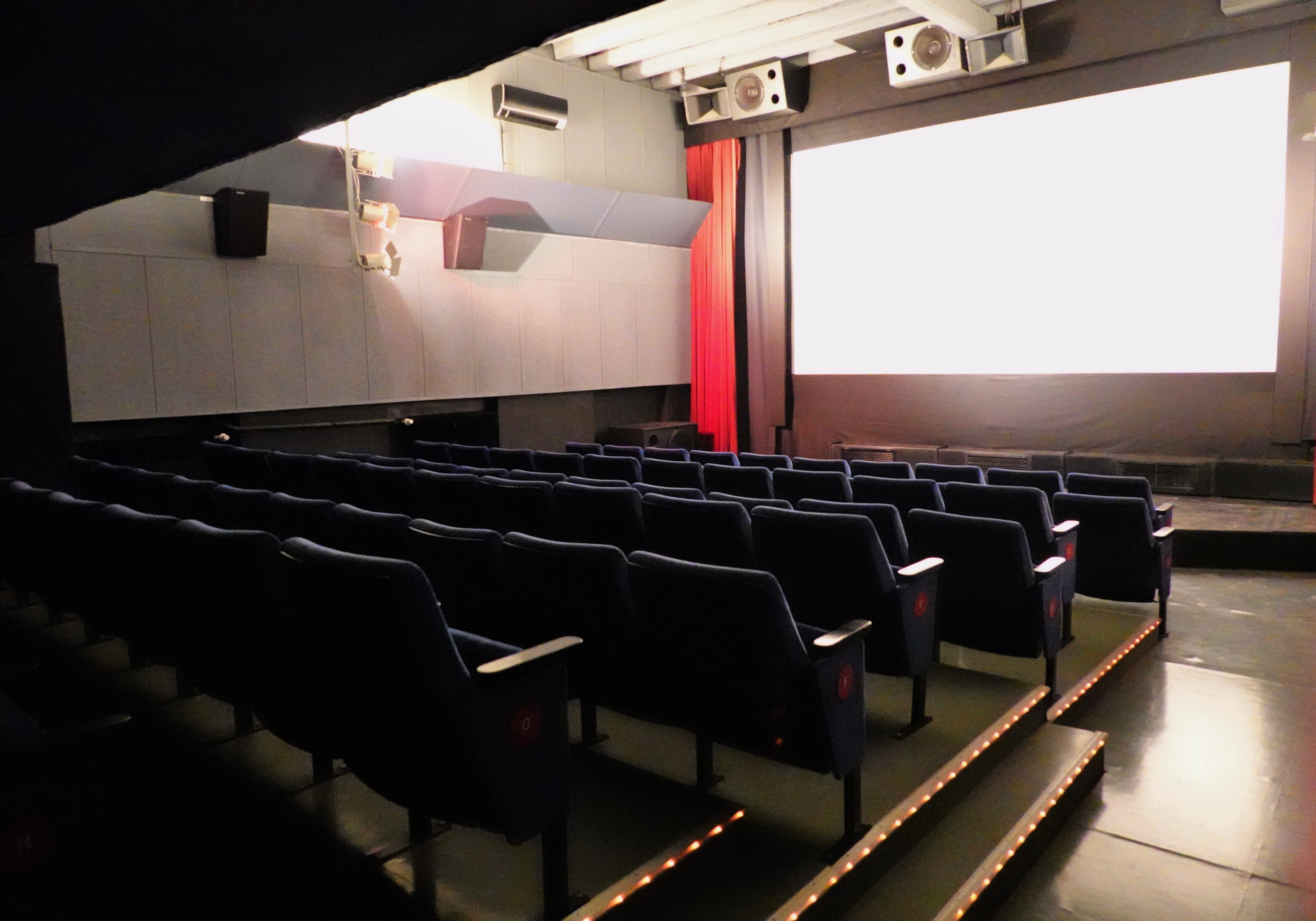 Klein aber fein: der Kino-Saal bietet Platz für 80 Gäste., Credit: © Mal Seh'n Kino