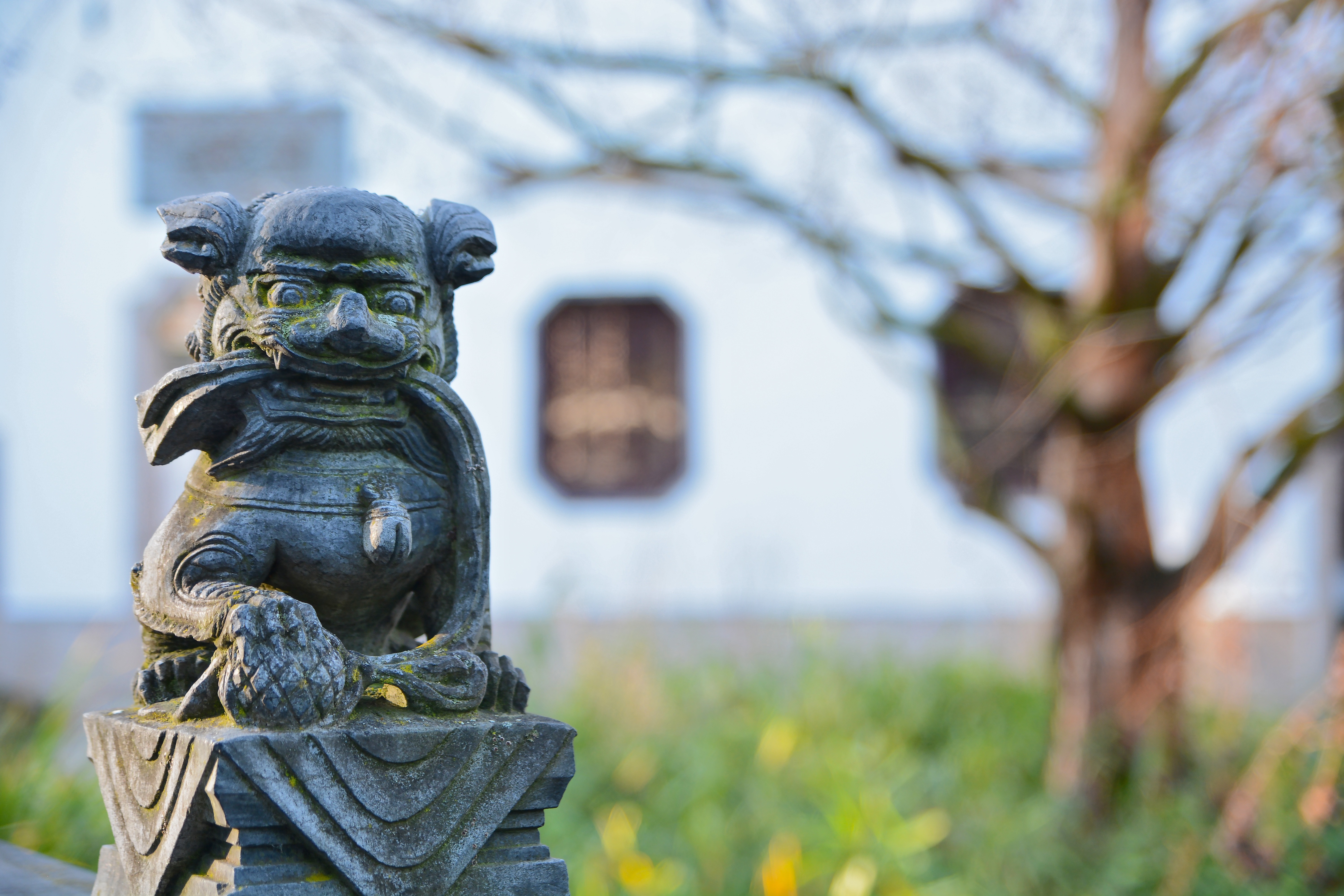 Neben Steinen, Wasserfällen und Schriftzeichen finden sich auch Skulpturen im Park., Credit: © AdobeStock/Boris