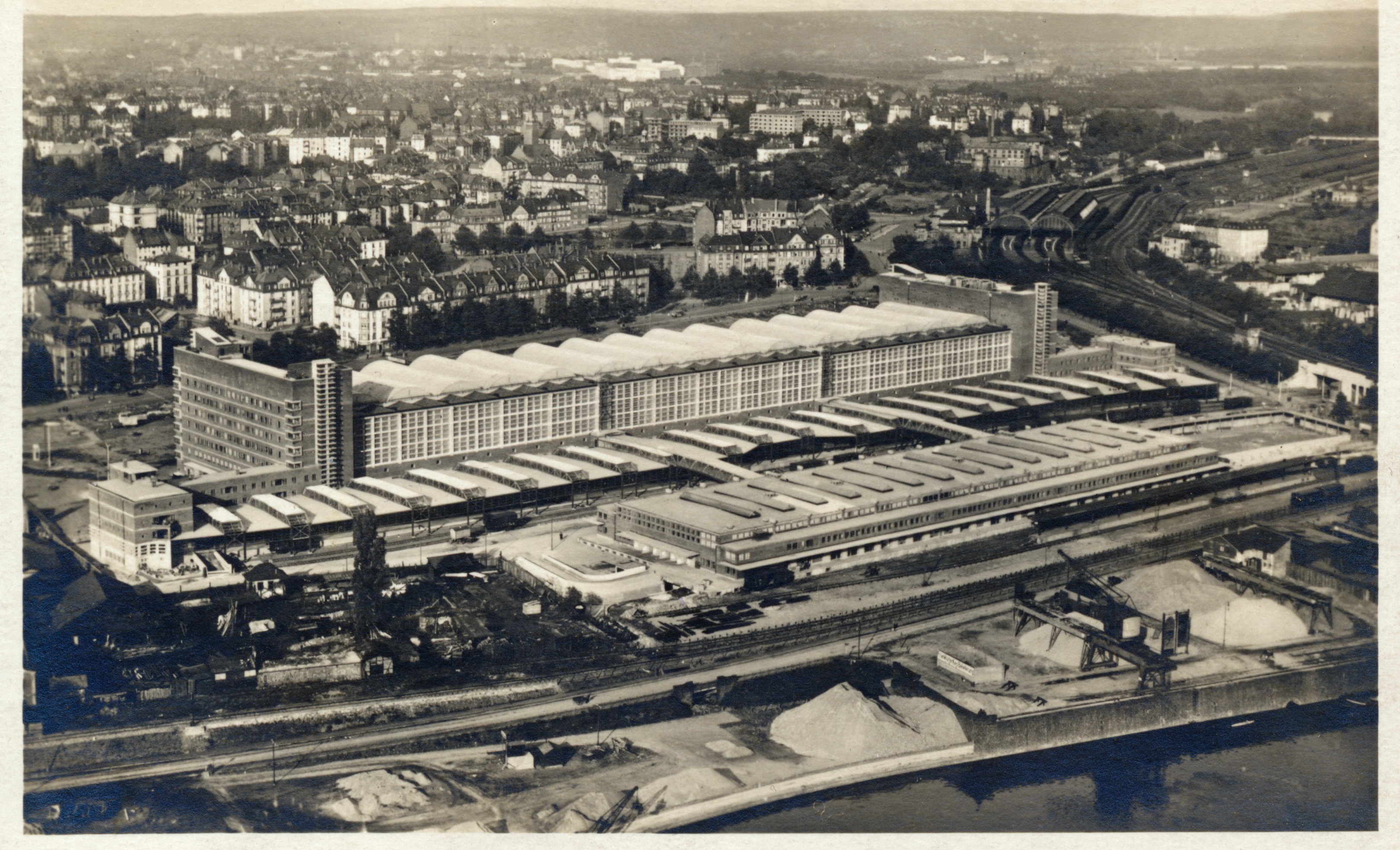Die EZB wurde auf dem Gelände der ehemaligen Großmarkthalle gebaut. , Credit: © © Christian Setzepfandt