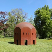 Foto: Thomas Schütte, Nuclear Temple, 2012, Blickachsen 14 (2025), courtesy Stiftun